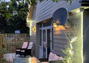 The Bird House - Coastal Lodge in lovely Forest Setting nr. Kinsale